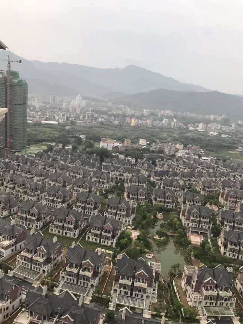 英伦豪城电梯高层毛坯房