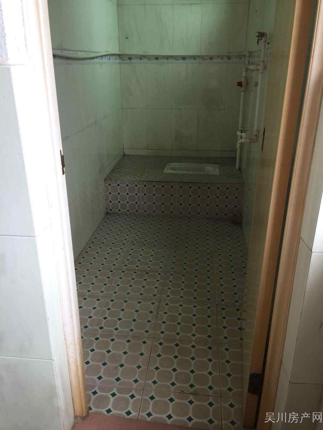 单间带阳台,厕所