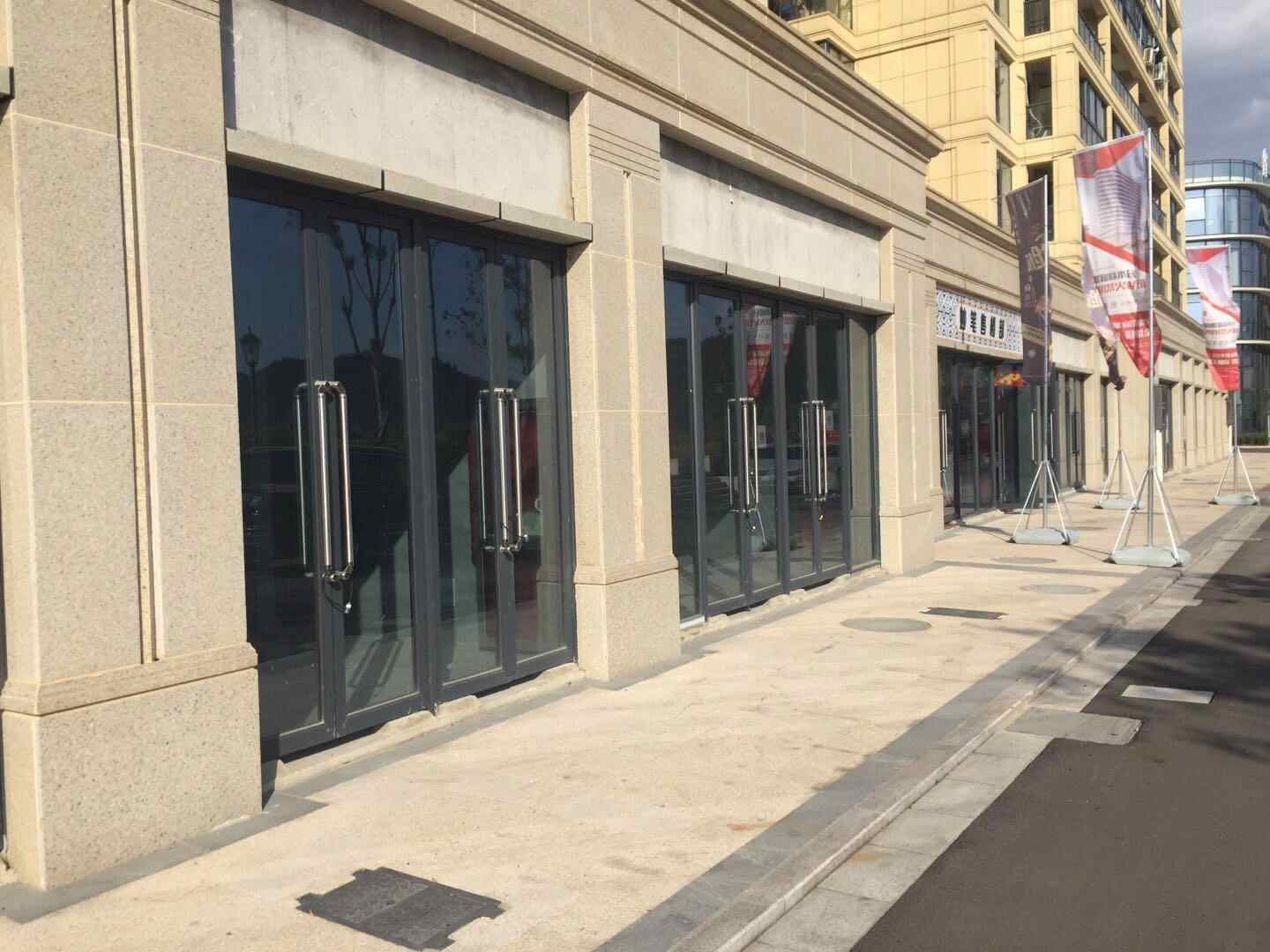 学校门口的底商,只有18间!